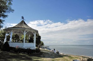 gazebo_blue_sky